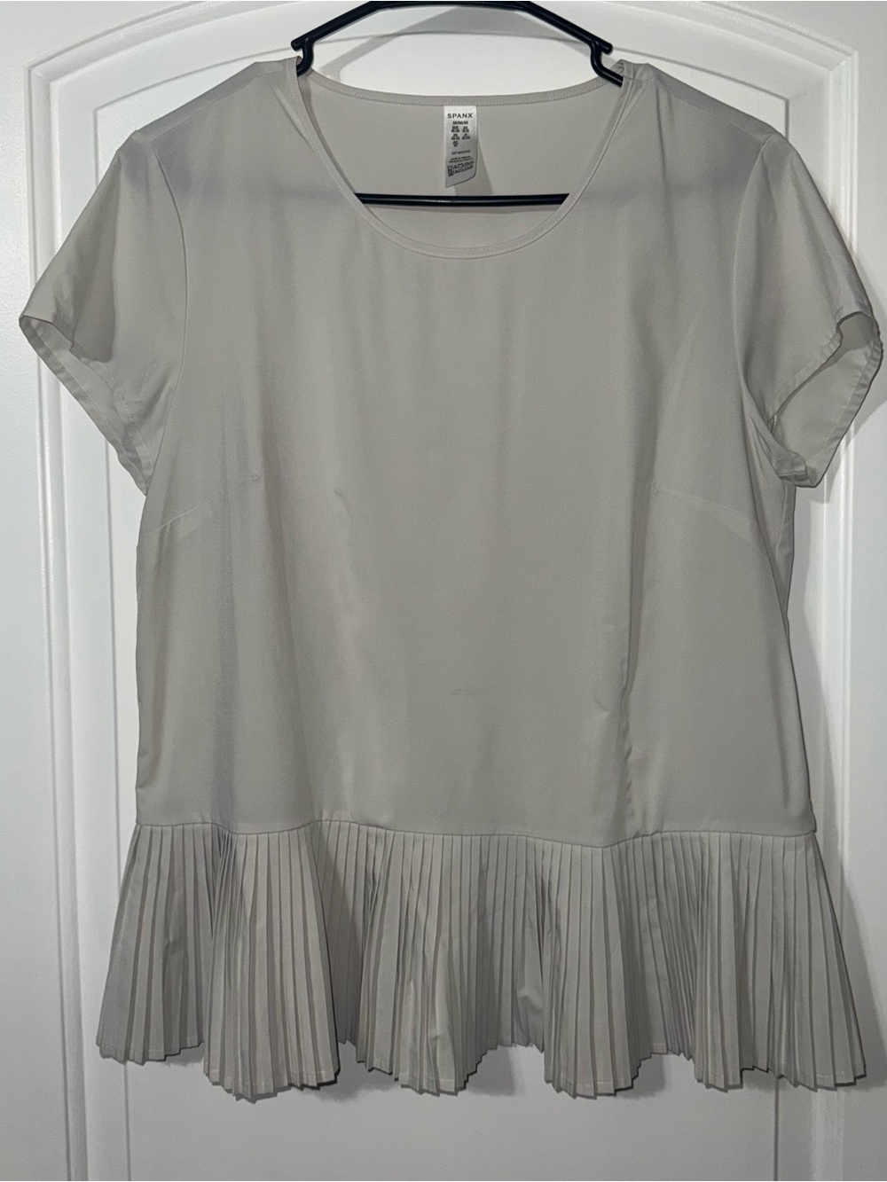 Spanx Pleated Hem Top Women’s Size Medium Light Gray